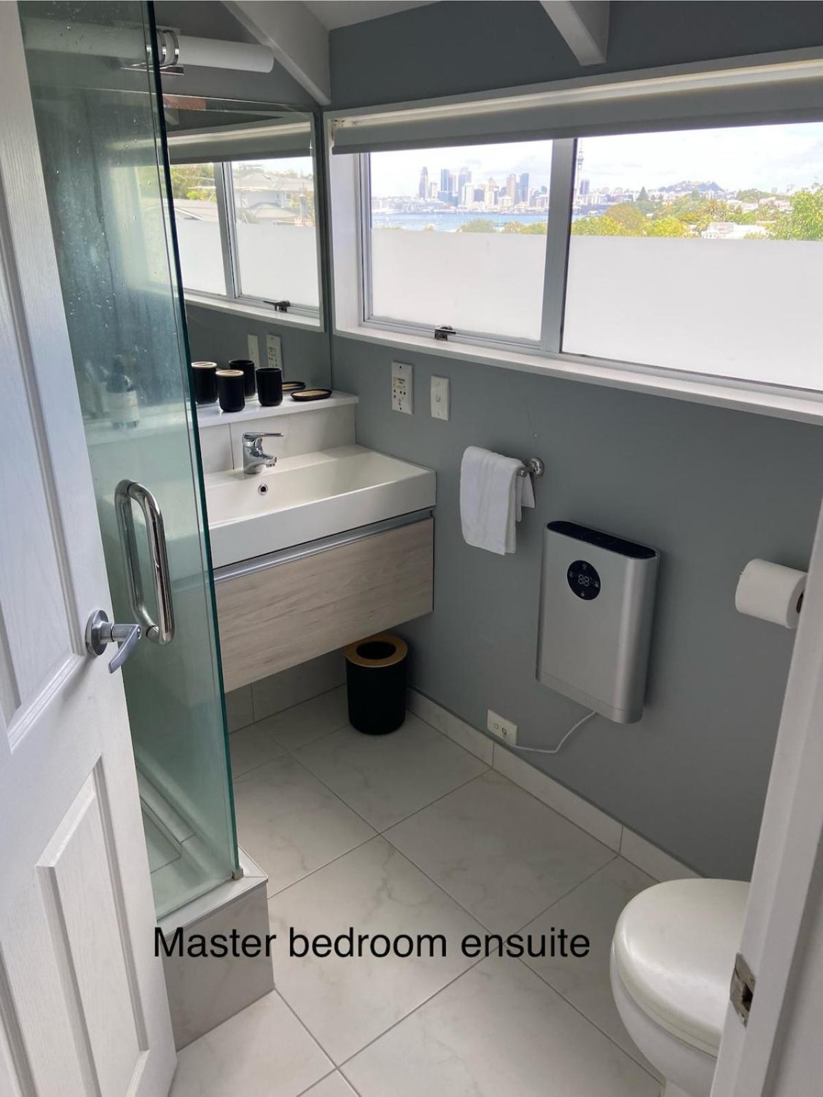Modern & Harbour Views