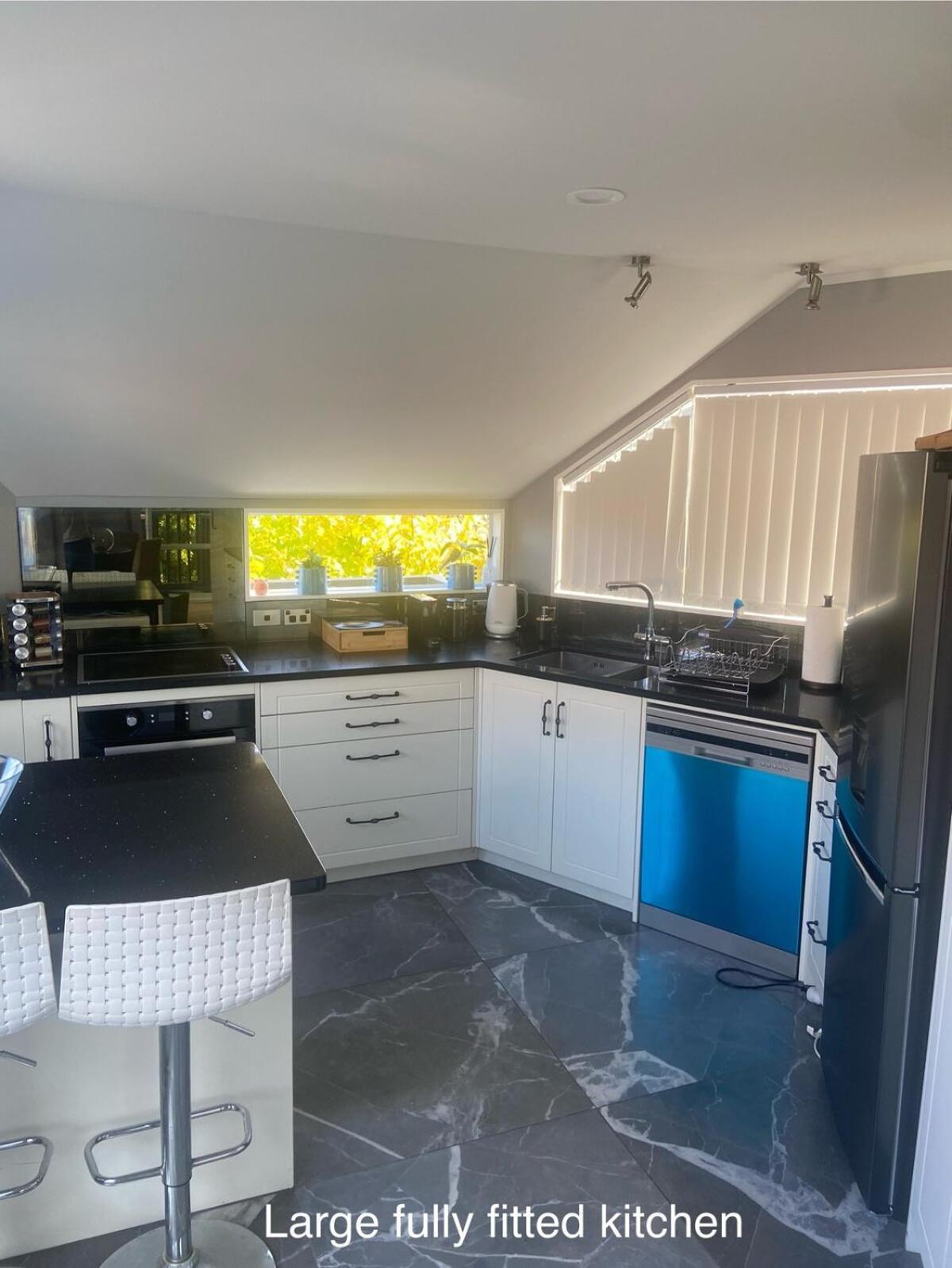 Modern & Harbour Views Apartment Auckland