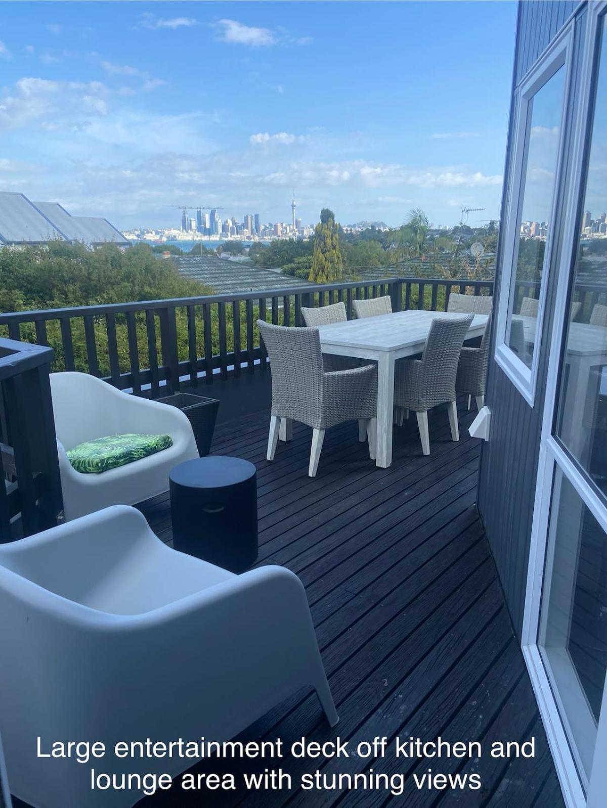 Modern & Harbour Views Apartment *